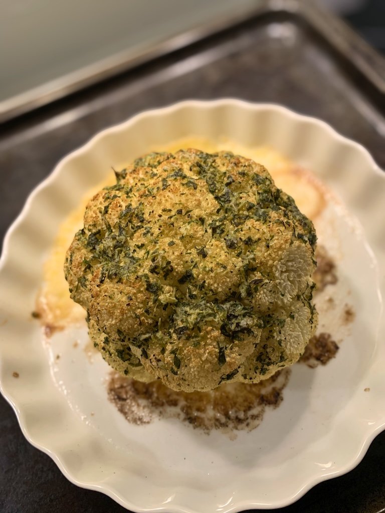 bagt blomkål med kryddersmør som smagfuldt tilbehør