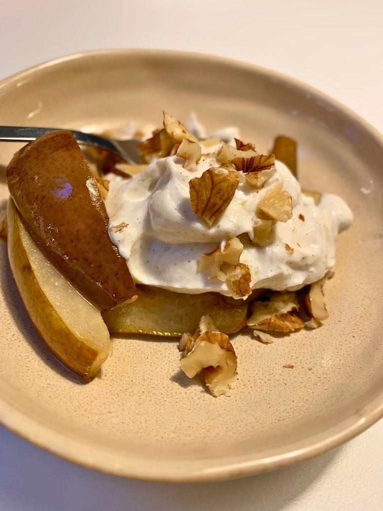 Bagte pærer med ricottacreme og nødder