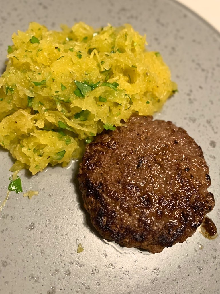 spaghettisquash med persille og brunet smør som tilbehør